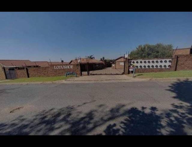 2 BEDROOM TOWNHOUSE FOR SALE IN BIRCH ACRES